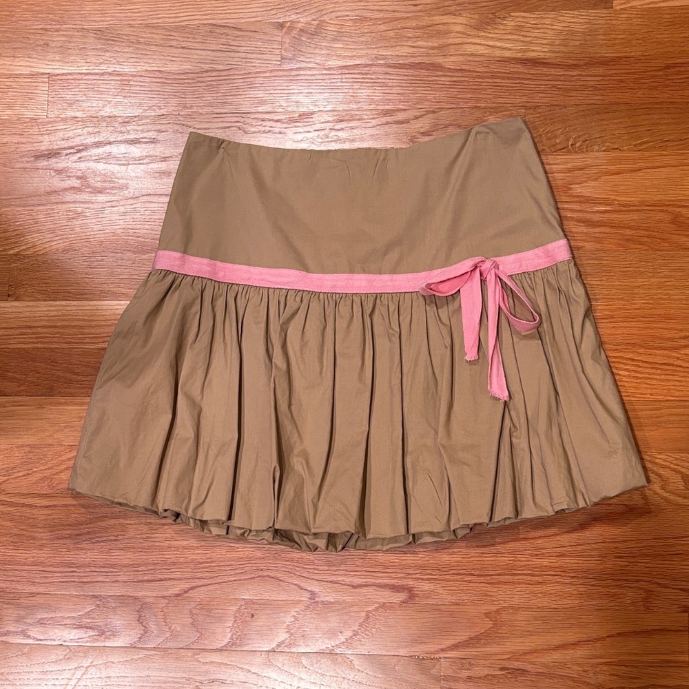 Betsey Johnson Tan Ruffled Mini Skirt with Pink Bow